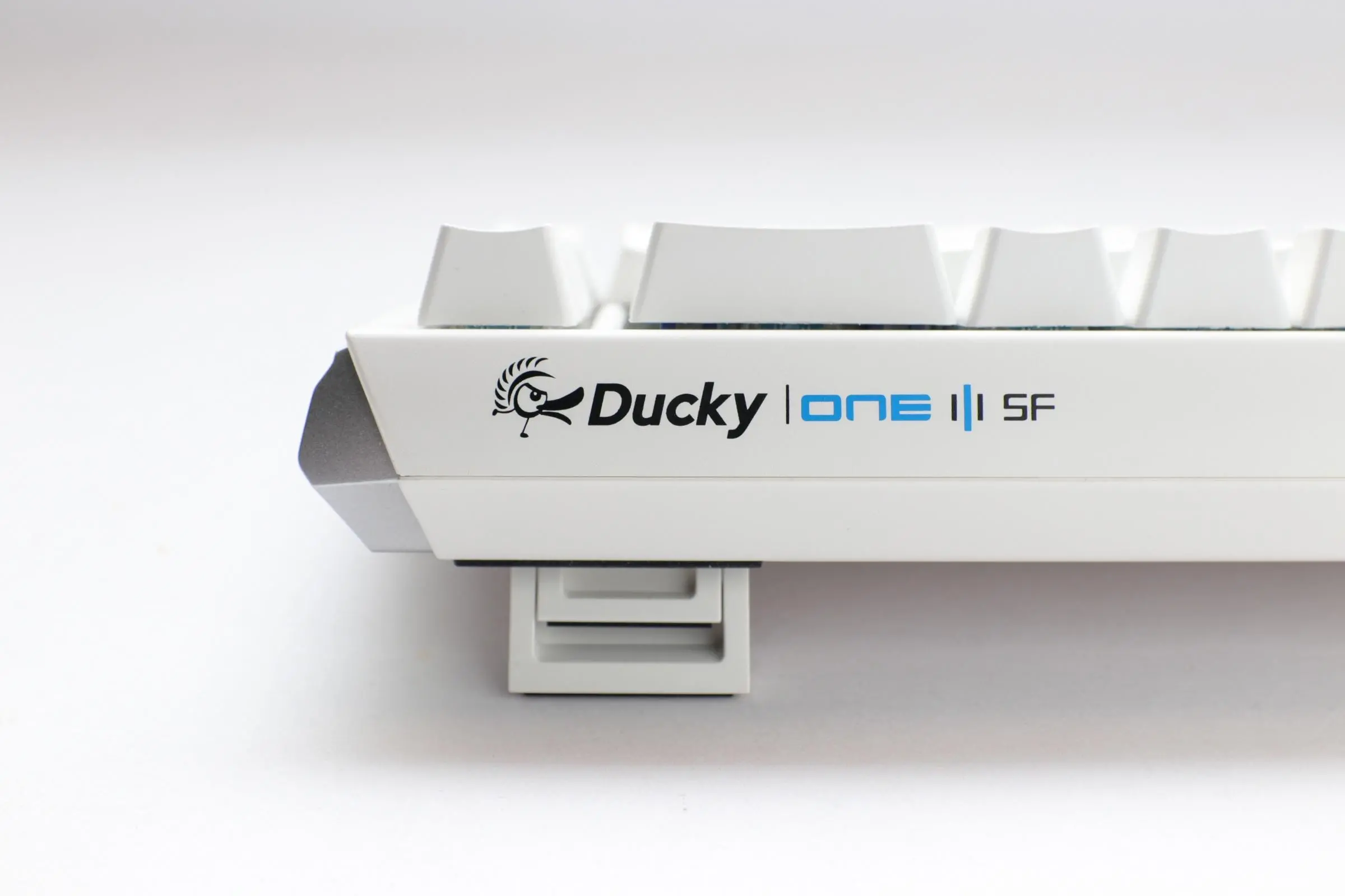 Геймърскa механична клавиатура Ducky One 3 Pure White SF 65%, Hotswap Cherry MX Black, RGB, PBT Keycaps - image 4