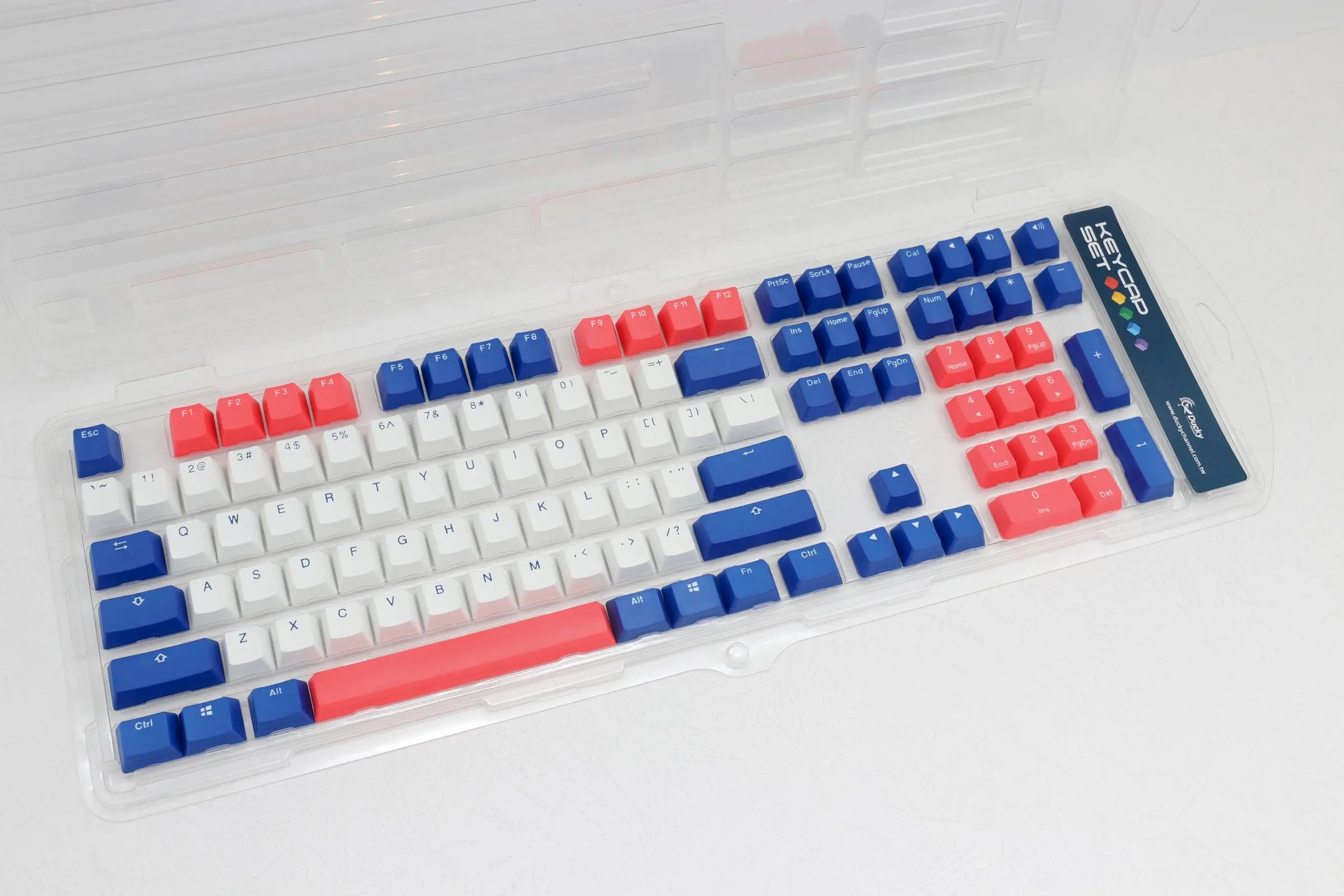 Капачки за механична клавиатура Ducky Bon Voyage 108-Keycap Set PBT Double-Shot US Layout - image 1