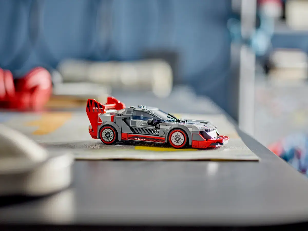 LEGO Speed Champions - Audi S1 e-tron Quattro Race Car - 76921 - image 4
